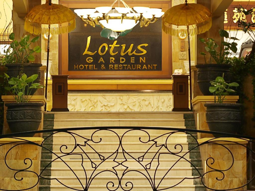 Lotus Garden Hotel By Waringin Hospitality Kediri  Εξωτερικό φωτογραφία